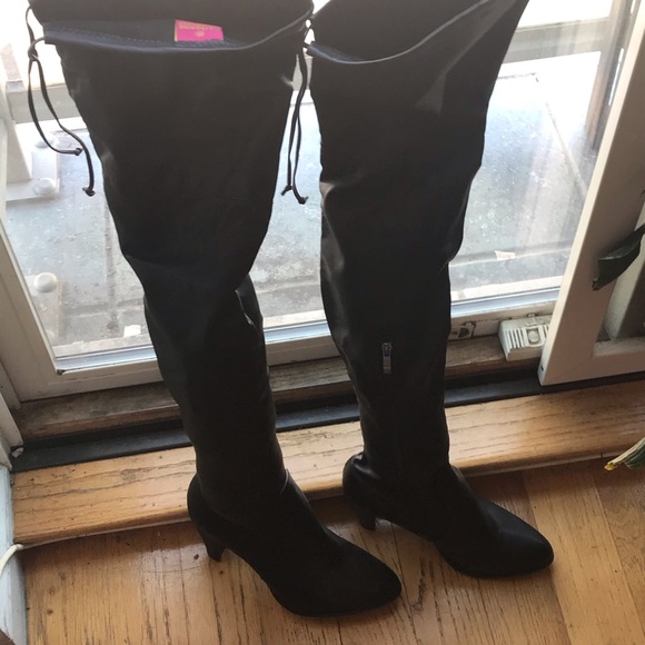 Black knee-high boots - Picture 2 of 6